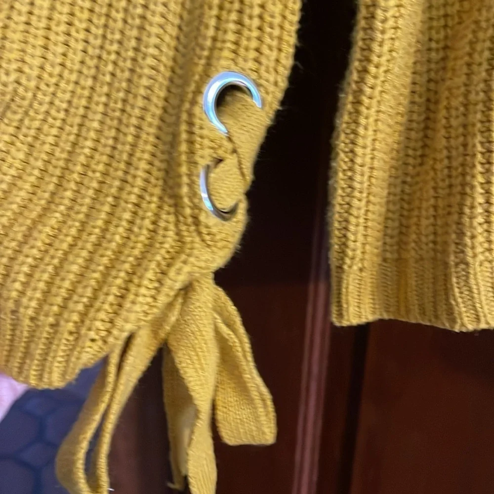 LOVE BY DESIGN Cozy Mustard Sweater SIZE M